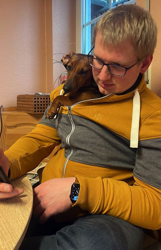 Dominik Glaser (25), Besitzer von Dackeldqme Wendy aus Leipzig-Zentrum