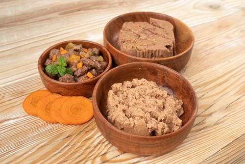 Nassfutter f&uuml;r Hunde