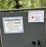 Hundeauslaufgebiet-Eingezäunter Hundeauslauf-Bild