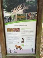 Hundeauslaufgebiet-Walderlebnis Ehrhorn, Erlebnispfad in der Lüneburger Heide.-Bild