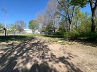 Hundeauslaufgebiet-Eingezäunte Freilauf Hundeplatz-Bild