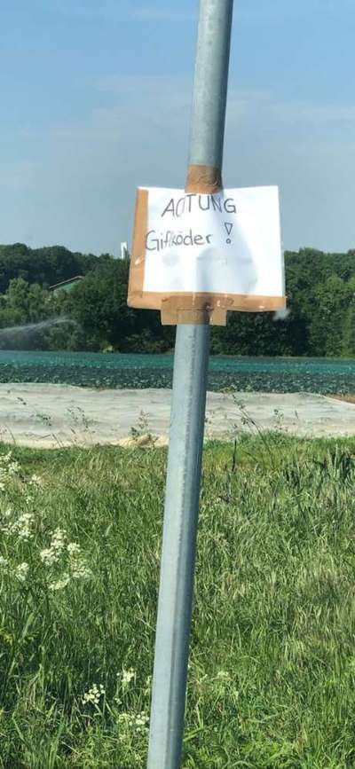 Giftköder-Warnschild Giftköder-Bild