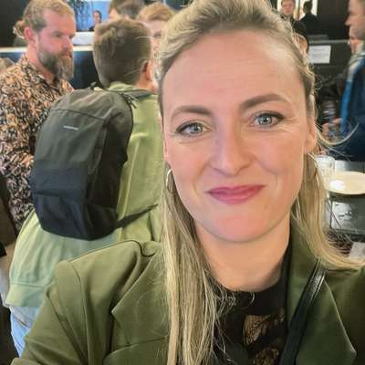 Hundetreffen-Spaziergang mit netten Hunden