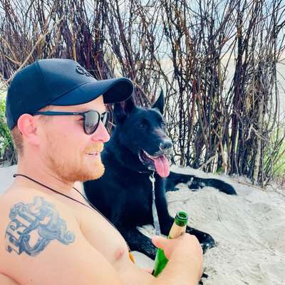 Hundetreffen-Treffen für Social Walk und dabei Frusttoleranz üben. 🙂