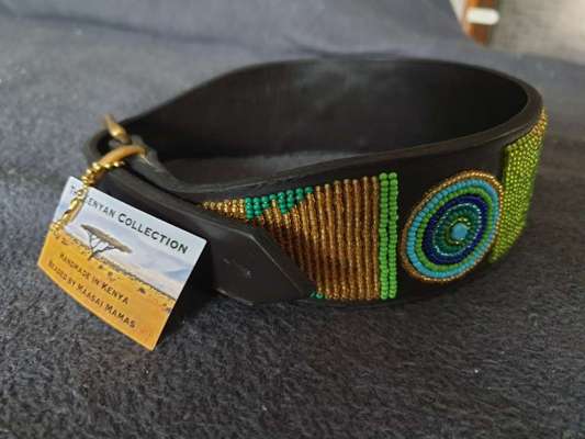 Lederhalsband afrikanischer Look-Beitrag-Bild