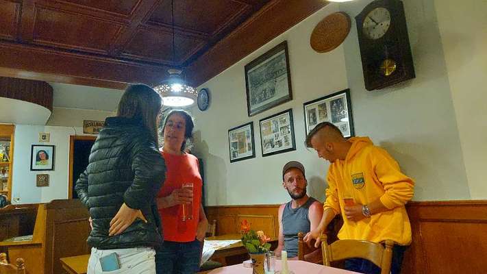 Im Restaurant kann mein Hund nicht ruhig bleiben-Beitrag-Bild