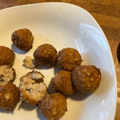 Giftköder-Fleischbällchen - mögliche Giftköder-Bild