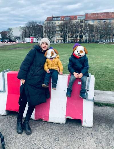 Hundetreffen-Familie mit kleinen Kindern sucht lieben Hund zum gelegentlichen Spazierengehen-Bild
