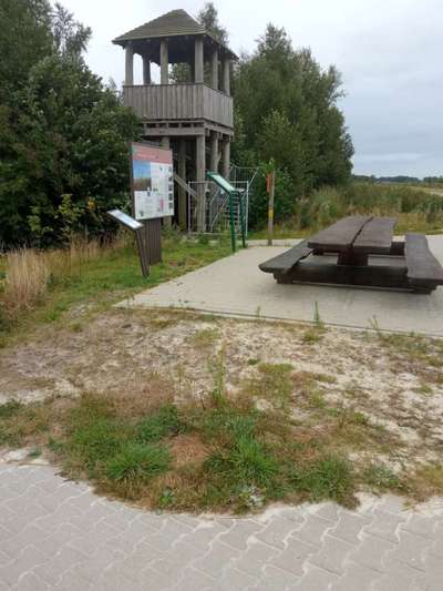 Hundeauslaufgebiet-Aussichtstürmchen-Bild