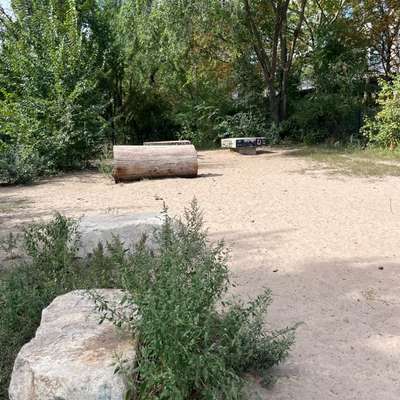 Hundeauslaufgebiet-Kanal Hundeauslauf-Bild