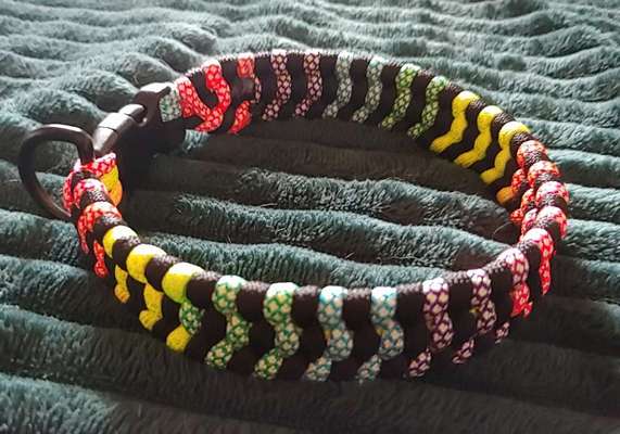 Hundehalsband aus Paracord 35,5 cm-Beitrag-Bild