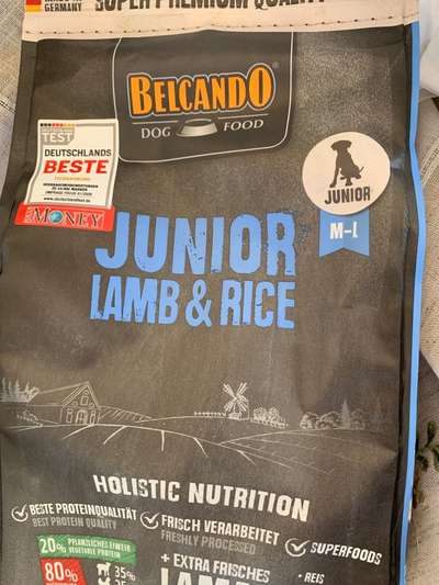 Suche hochwertiges Welpenfutter-Beitrag-Bild