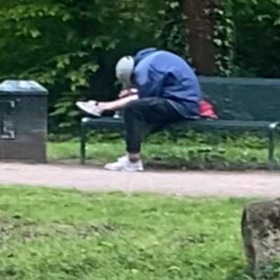 Giftköder-Drogenreste und ausgelegte Fleischwurst-Bild