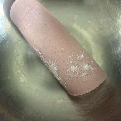 Giftköder-Wurst mit weißer Substanz-Bild