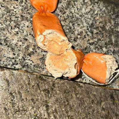 Giftköder-Verdächtige Wurst evtl Giftköder-Bild