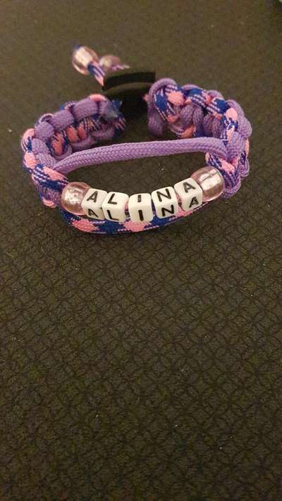 ZECKENHALSBÄNDER, ARMBÄNDER UND SCHLÜSSELANHÄNGER-Beitrag-Bild