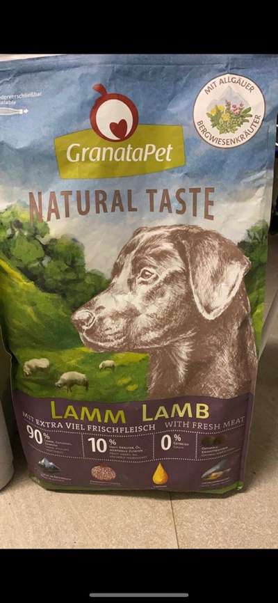 Suche hochwertiges Welpenfutter-Beitrag-Bild