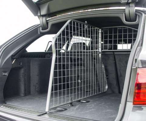 Für den Hunde-Transport im Auto: Travall Trenngitter und Kofferraumwanne für BMW 5er-Beitrag-Bild