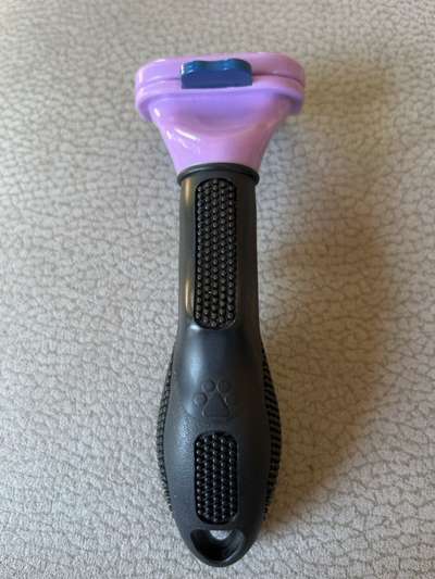 Furminator und Softbürste für kleine Hunde-Beitrag-Bild