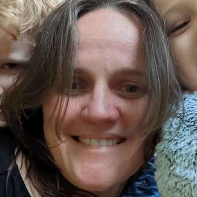 Hundetreffen-Spielen und Rennen