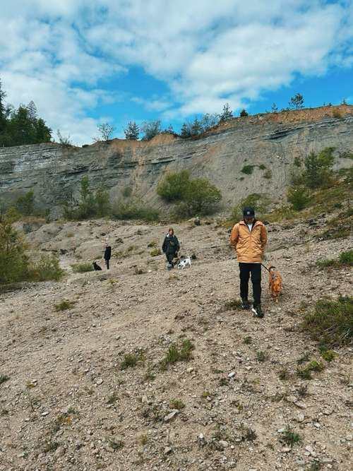 Hundeauslaufgebiet-Hundplusmensch-Bild