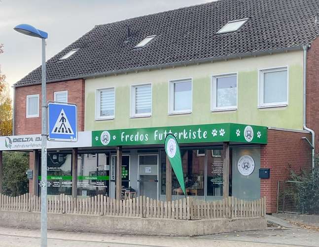 Hundeauslaufgebiet-Fredos Futterkiste-Bild