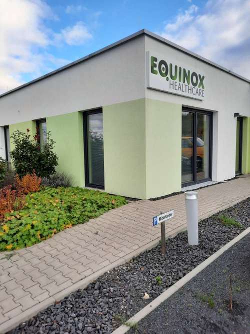Hundeauslaufgebiet-Equinox Healthcare GmbH, Tierklinik Strahlentherapiezentrum-Bild