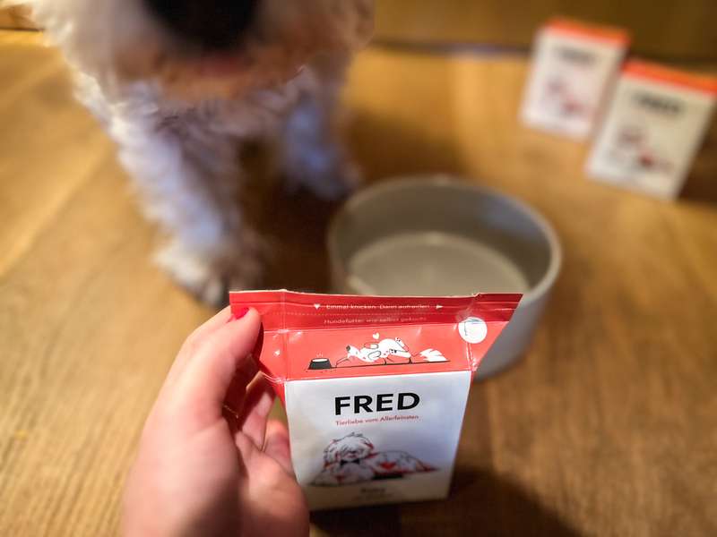 Die Nassfutter-Packung lässt sich dank durchdachter Konzeption leicht öffnen