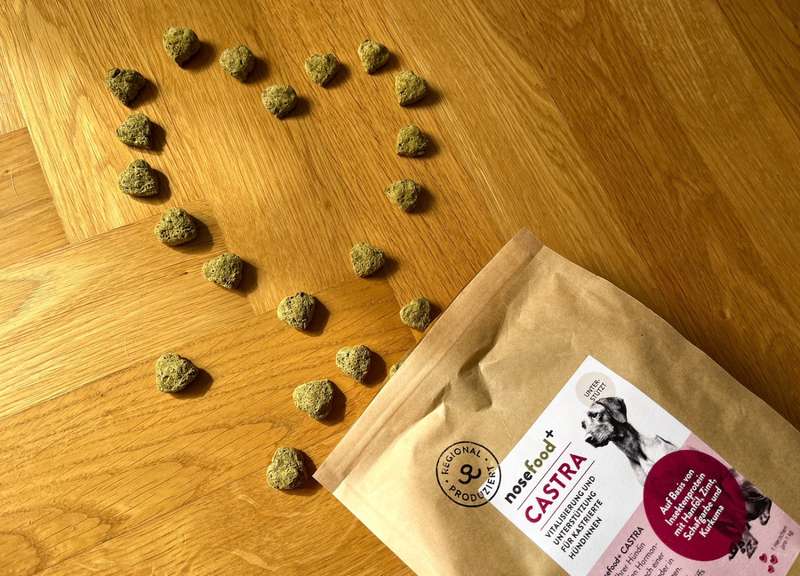 Castra Beutel und die Herzen in Herzform ausgelegt