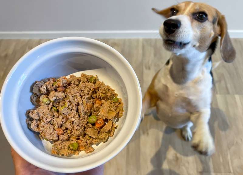 Emma freut sich auf ihre Schüssel mit Butternut Box