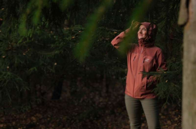 Julia von Dogorama mit RevolutionRace Silence Proshell 3L Jacket