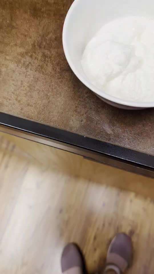 17.  Impulskontrolle Challenge-Leckerlie fällt zufällig runter.-Beitrag-Bild