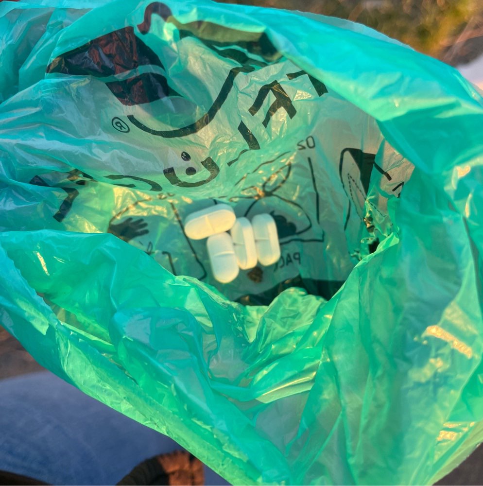 Giftköder-Tabletten auf Weg und in Wiese verteilt-Profilbild