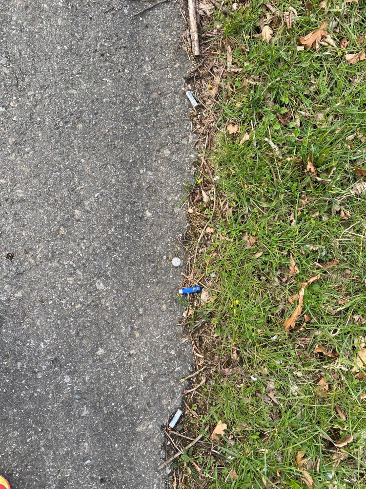 Giftköder-Batterien im Grass-Profilbild