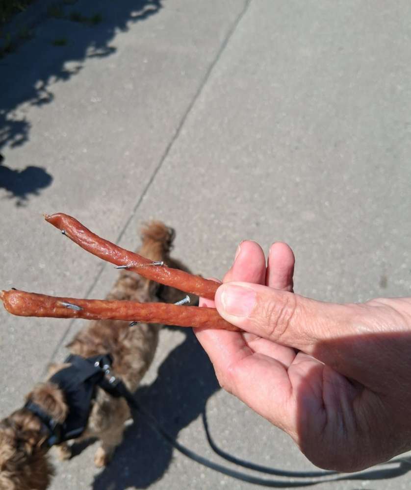 Giftköder-Wurst mit Nägel-Profilbild