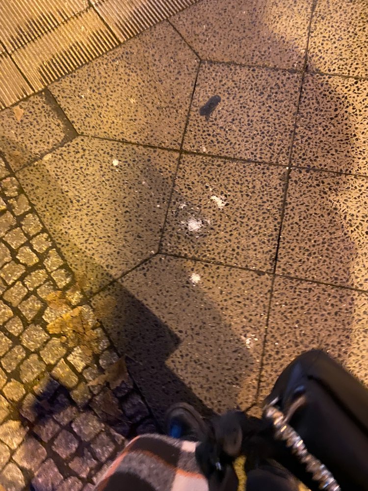 Giftköder-Weißes Pulver & verdächtiger Mann-Profilbild