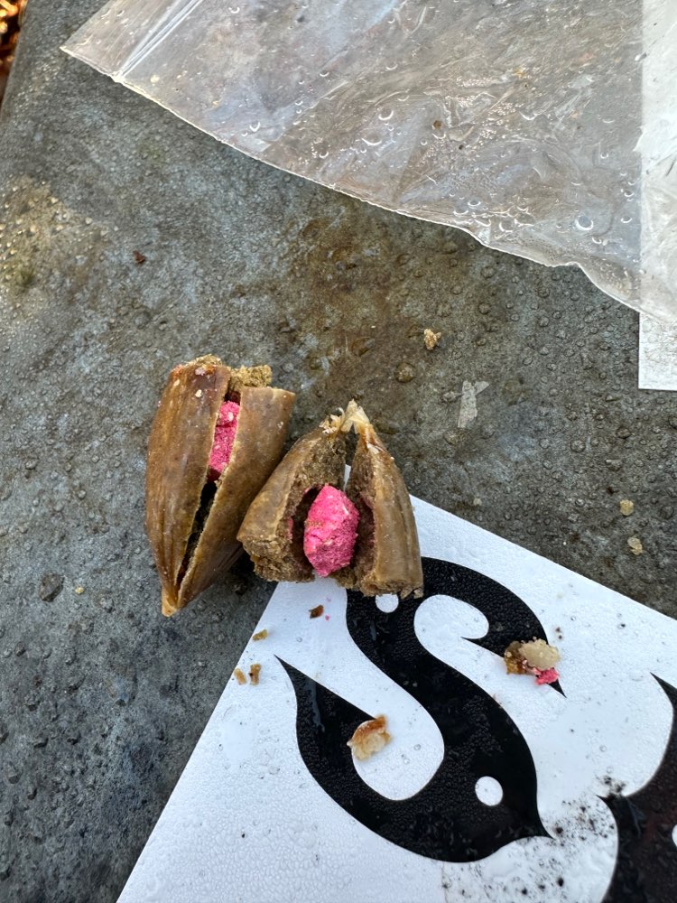 Giftköder-Hundeleckerlies gefüllt mit pinkem Etwas-Profilbild