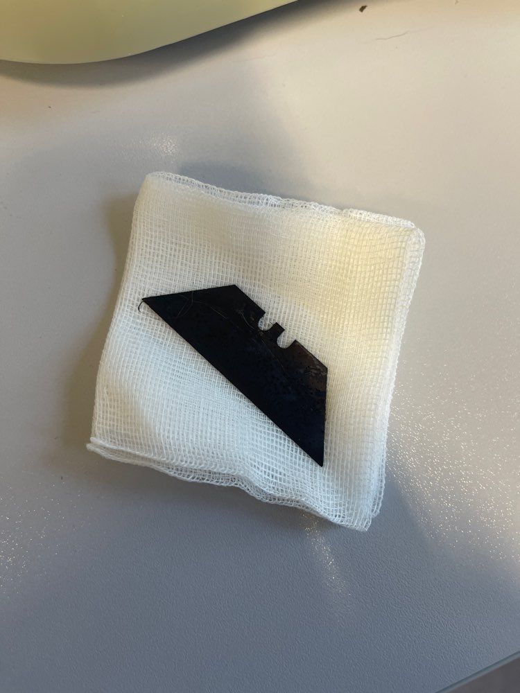 Giftköder-Rasierklinge und evtl. Giftköder-Profilbild