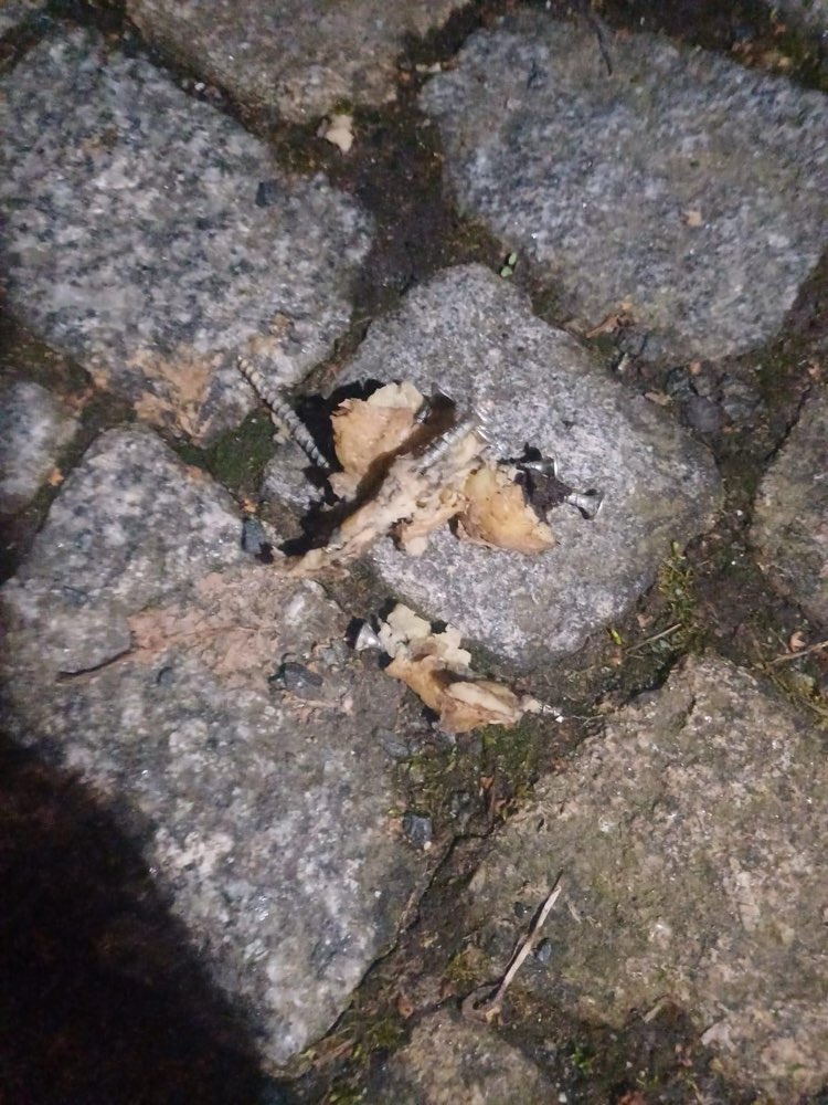 Giftköder-Essensreste mit Schrauben-Profilbild