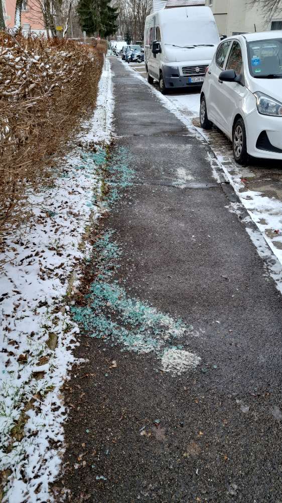 Giftköder-Riesiger Haufen Glasscherben-Profilbild