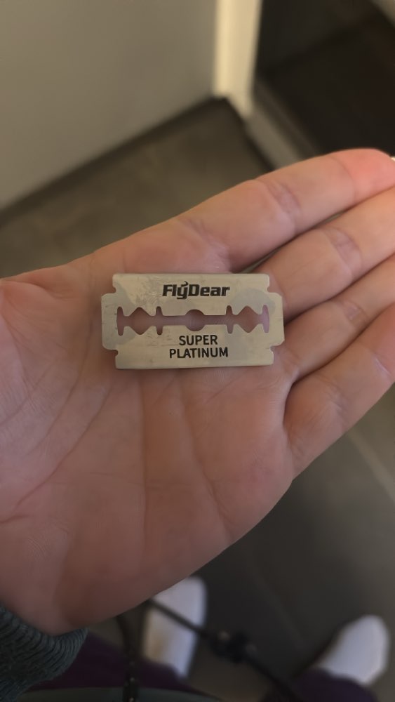 Giftköder-Rasierklinge in einer Wurst-Profilbild