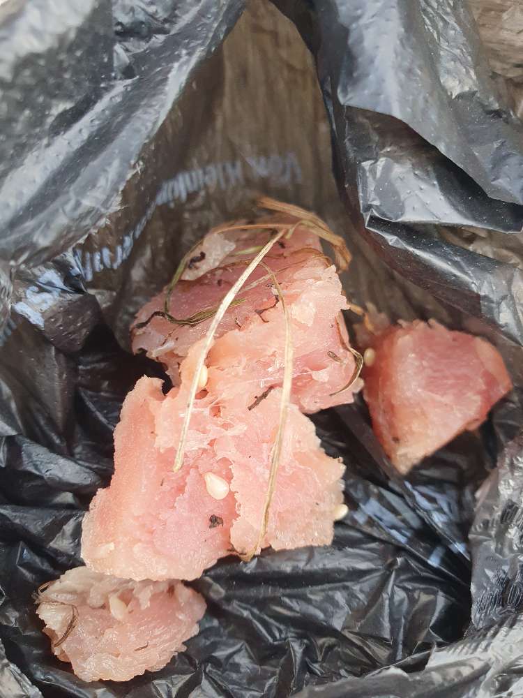 Giftköder-Rohes Fleisch in der Wiese-Profilbild