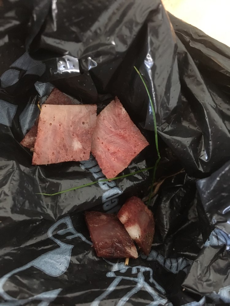 Giftköder-Wurst abgedeckt mit Blatt-Profilbild