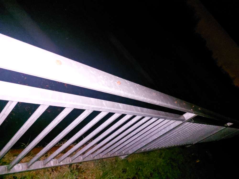 Giftköder-Hundeleckerchen auf dem Geländer-Profilbild