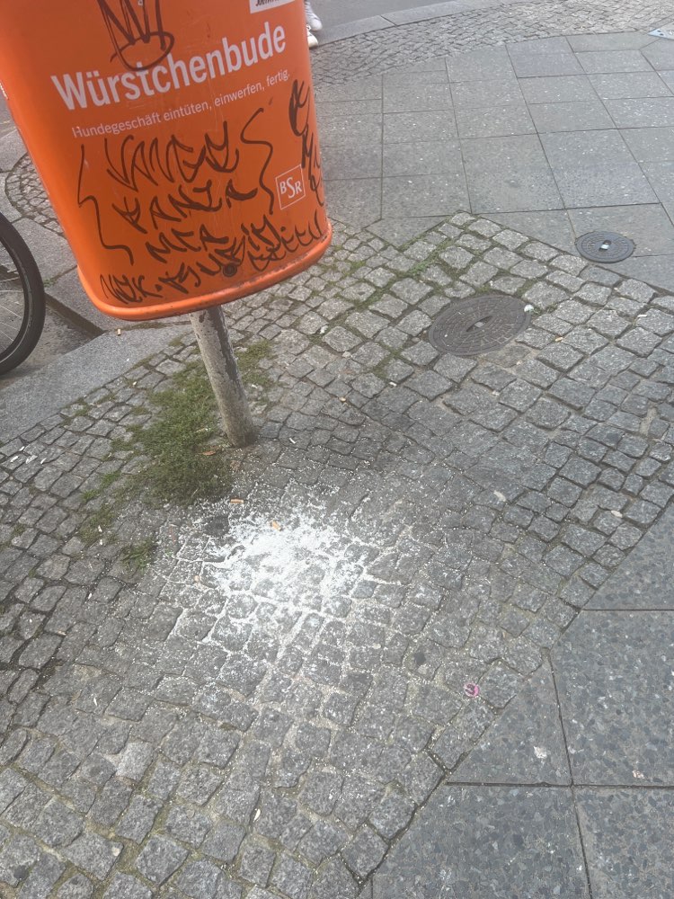 Giftköder-Weißes Pulver unter Mülleimer-Profilbild