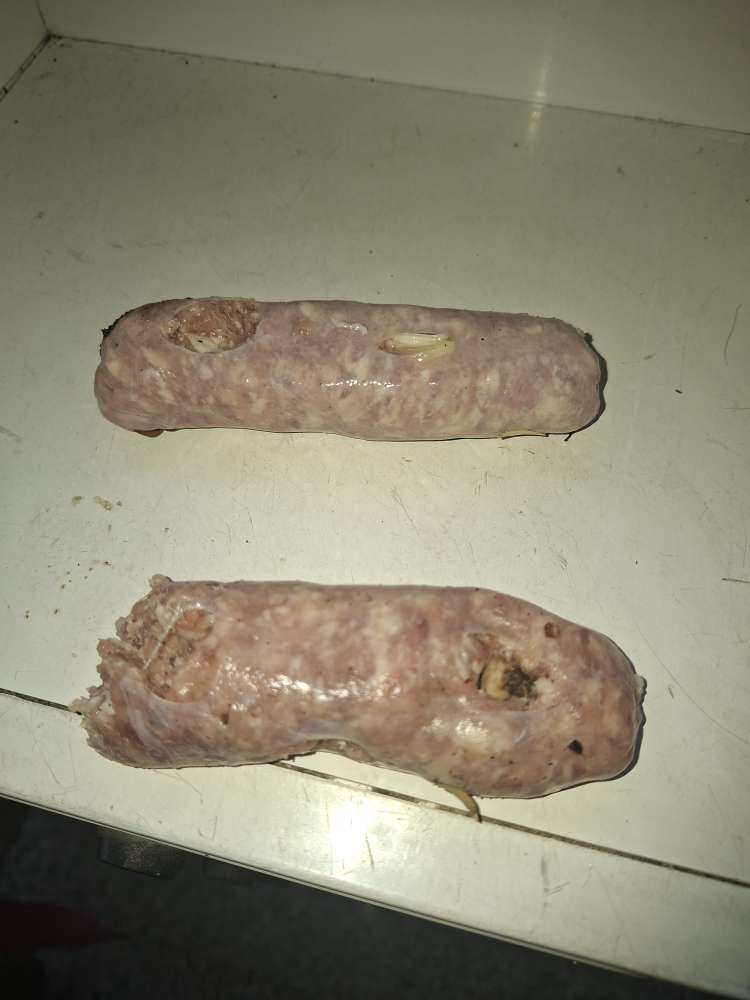 Giftköder-Rohe Bratwurst gespickt mit Knochen-Profilbild