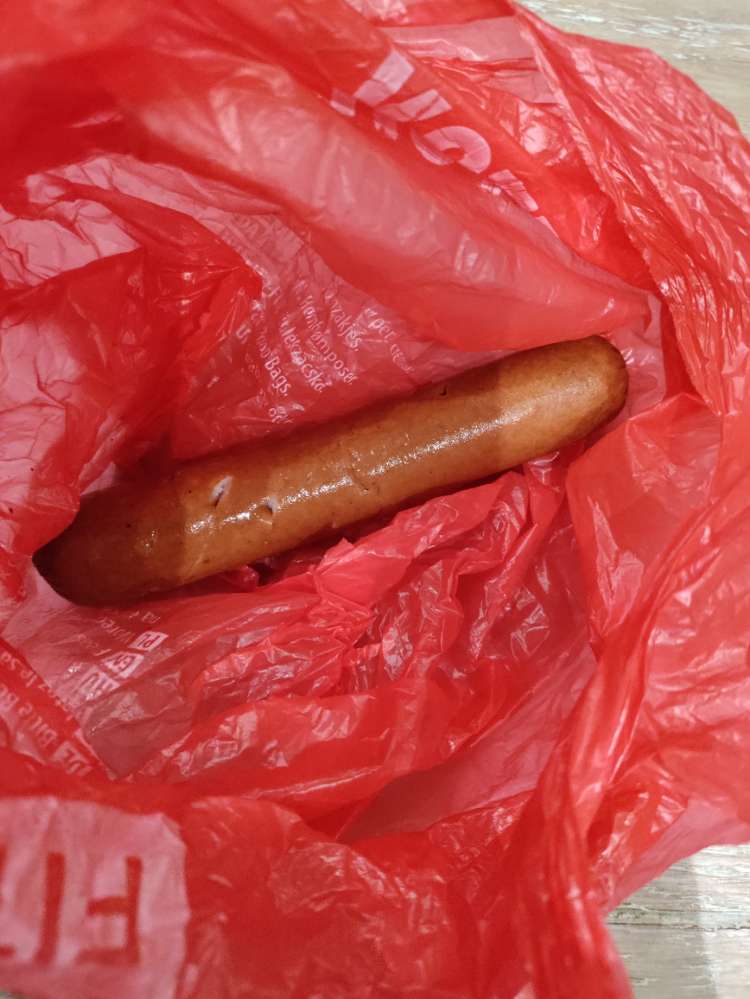 Giftköder-Würstchen im Gras an dem Grünstreifen-Profilbild