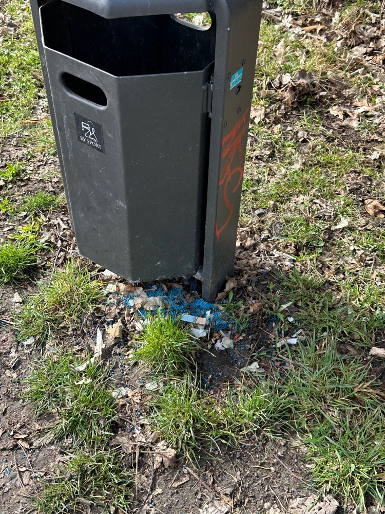 Giftköder-Blaues Korn an Mülleimer-Profilbild