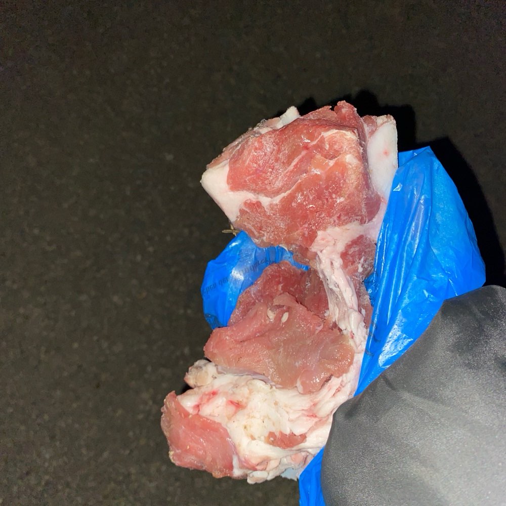 Giftköder-Rohe Fleischstücke mit Knochen-Profilbild