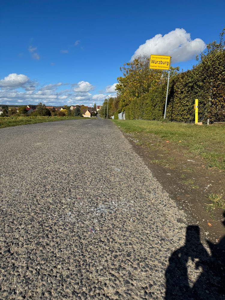 Giftköder-Viele Glasscherben auf dem Weg-Profilbild